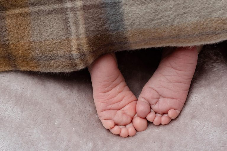 How to find your perfect newborn baby photographer in 5 steps